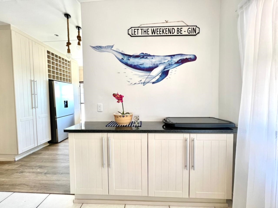 5 Bedroom Property for Sale in Paradise Beach Eastern Cape